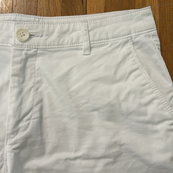 Amazon Essentials | Women’s white shorts - Picture 2 of 16